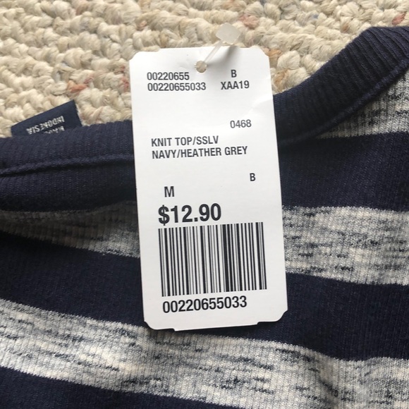 🌷Forever 21 v-neck - Picture 3 of 3